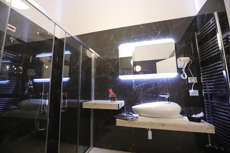 Mecla Suites Наполи Екстериор снимка