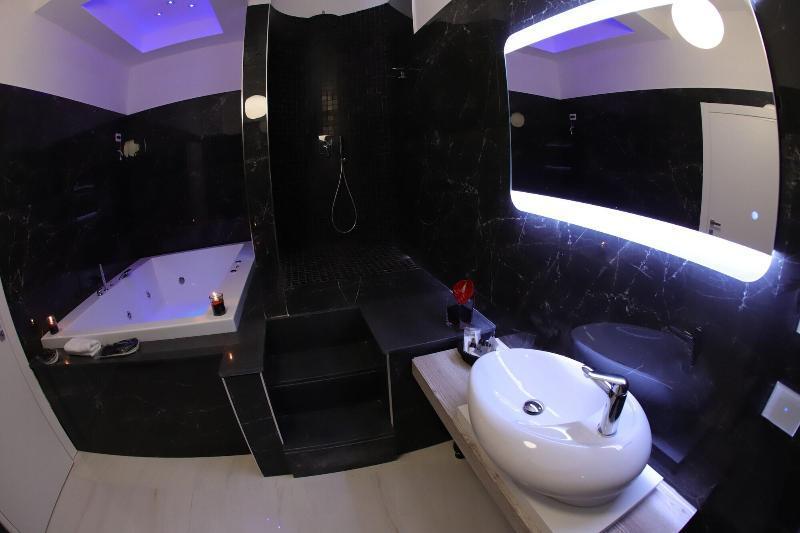 Mecla Suites Наполи Екстериор снимка