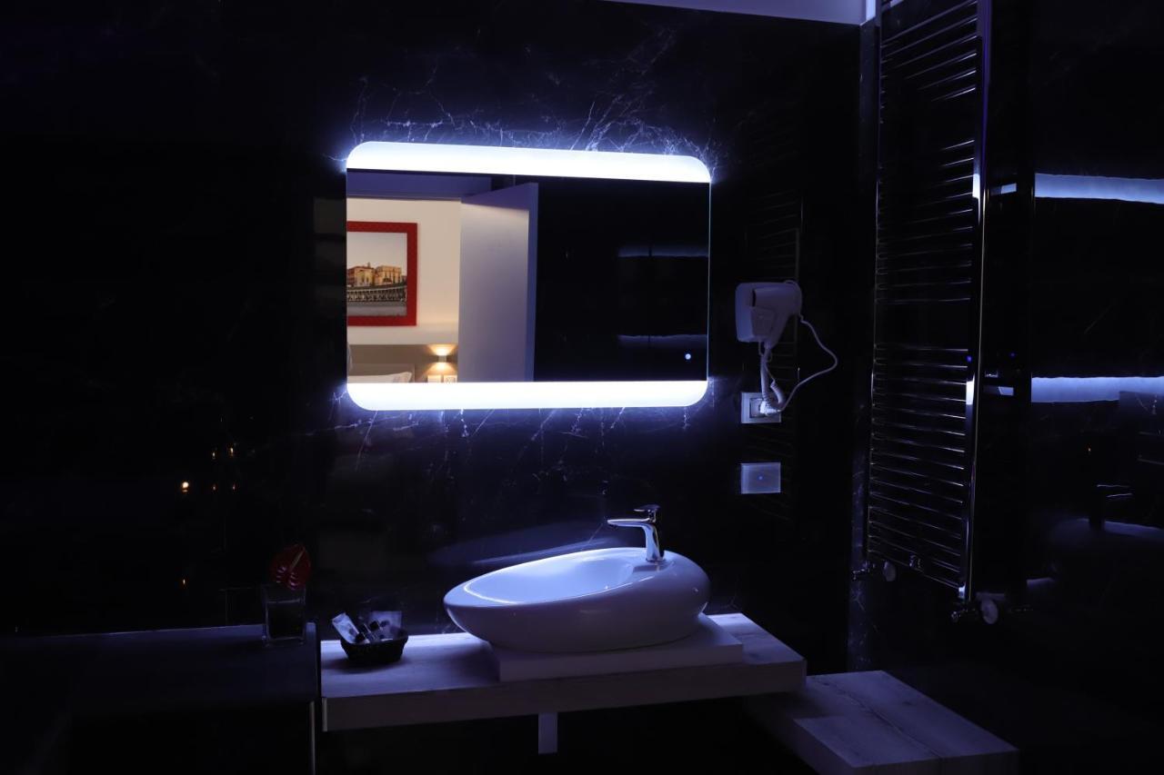 Mecla Suites Наполи Екстериор снимка