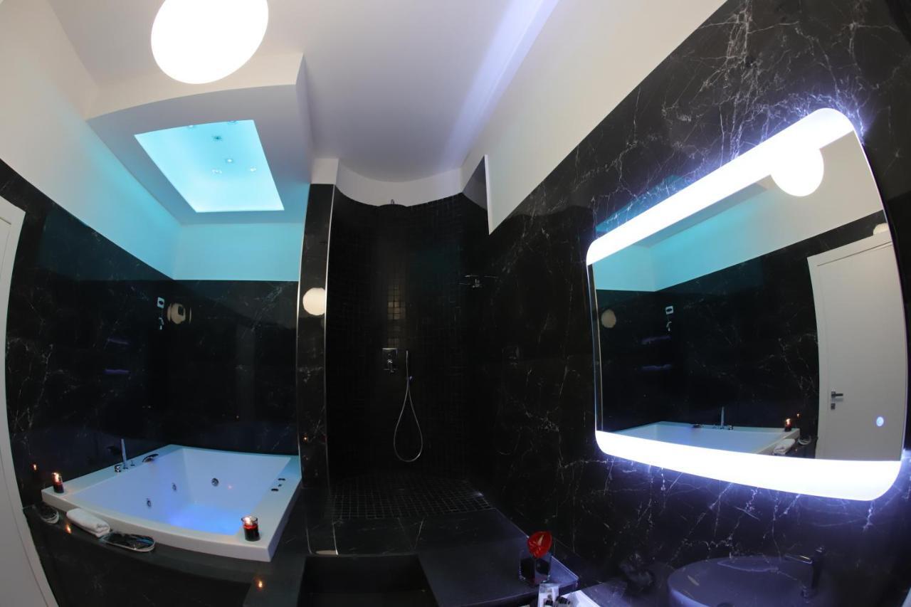 Mecla Suites Наполи Екстериор снимка